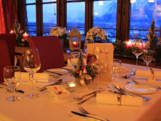 Dinner &amp; Impressive Advent- and Christmas Concerts